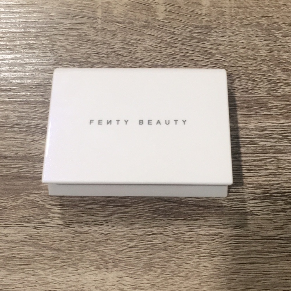Fenty Blot Powder